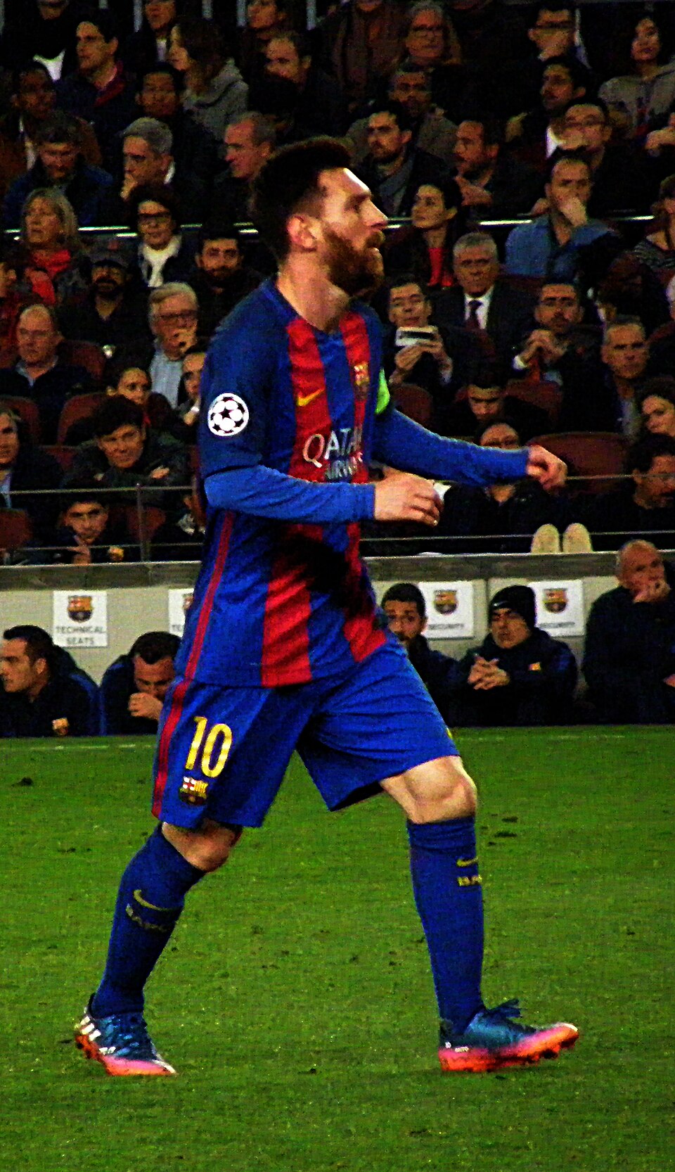 메시 · 16–17 · Nike · Qatar Airways